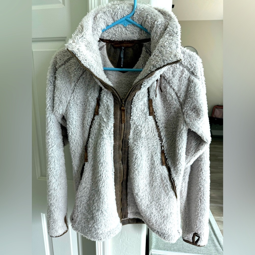Kuhl flight jacket size small zip up with thumb holes and hood. EUC